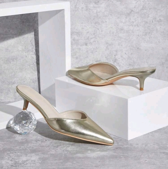 WomenElegant Light Gold Patent Pu Leather Stylish Chic Low Heel Pointed-Toe Shoe - Picture 2 of 5